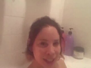 Dj la moon accidentally shows sosok in bathtub
