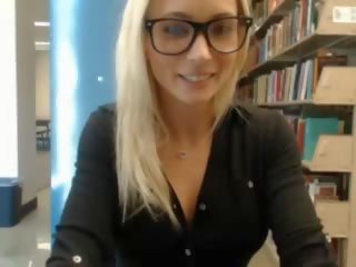 Delightful блондинки колеж приятелка мигане в на библиотека: секс филм 8б