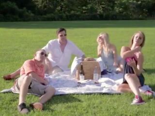 Sneak loin à partir de famille picnic à baise, hd xxx vidéo 92