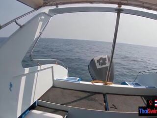 Rented o barca pentru o zi și had x evaluat video pe ea cu asiatic.