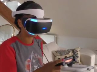 Isabel έχει ένα νέος παιχνίδι σε αυτήν playstation vr αλλά αυτή needs&period;&period;