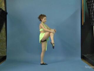 Mila Gimnasterka Spreading Her fascinating Legs on the Floor | xHamster