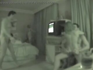 Swingers are filmed secretly during night of group ulylar uçin video and içmek