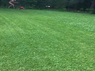 Mowing çim çıplak: ücretsiz çıplak kadın içinde sarılı kaza erişkin klips film | xhamster