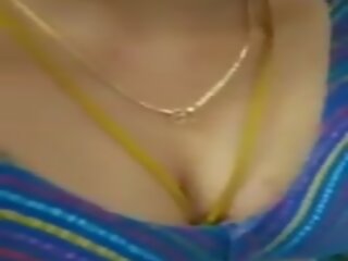 Tamil người nội trợ gomathi hiển thị cô ấy magnificent ngực với âm thanh