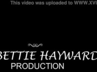 Bettie hayward في غش زوجة يحصل على لها خاص back&excl; trl&period;