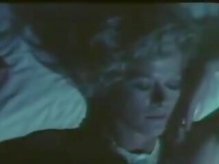 Il pavone nero 1974: फ्री विंटेज सेक्स फ़िल्म mov a1
