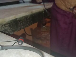 Frist Time dirty film with Bhabi Ik Kitchen Sex: Indian Old man porn