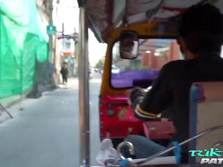 Tuktukpatrol veliko oprsje tajka milf ponudbe da prihajanje na velika gred