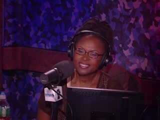 21 vit i vjetër kasia rabbit merr farted në howard stern.