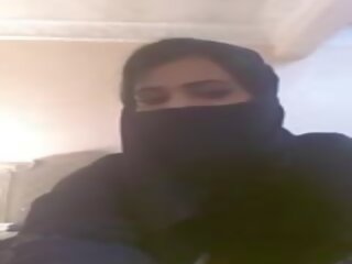 Arab wanita dalam hijab menunjukkan beliau titties, dewasa klip a6 | xhamster