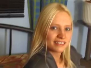 Blonde Angie 21 Jahre Mstubiert Und Blaesst Das Erste Mal Vor Der Linse | xHamster