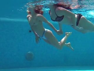 Jessica i lindsay nagi pływanie w the basen: hd x oceniono klips pne