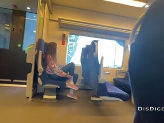 Une étranger dame jerked de et sucé ma membre en une train sur publique | xhamster