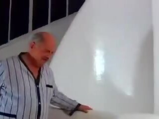 В швидко мастурбація на сходи