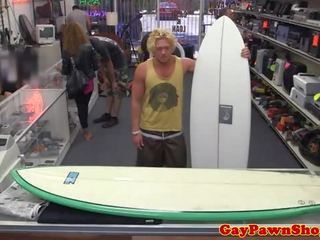 Gaystraight surfer джок paid для a триходовий