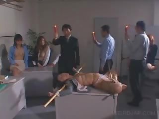 Японец ххх филм роб наказани с началник восък dripped на тя тяло