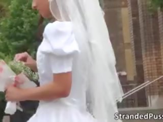 Elbűvölő menyasszony szar egy nagy kemény putz