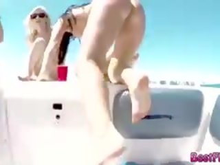 Tvrdéjádro špinavý video akce na a jachta s tito bohatý kids