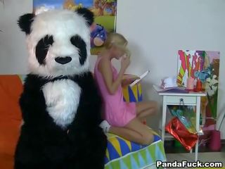 Panda 承担 在 色情 玩具 xxx 电影