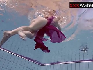 Fumand extraordinary rus roscata în the piscina <span class=duration>- 7 min</span>