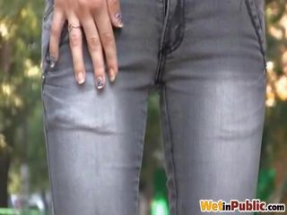 Completely vlhké džínsy wetting