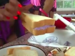 Lesbianas en la cocina, gratis haciendo el amor adulto película 96